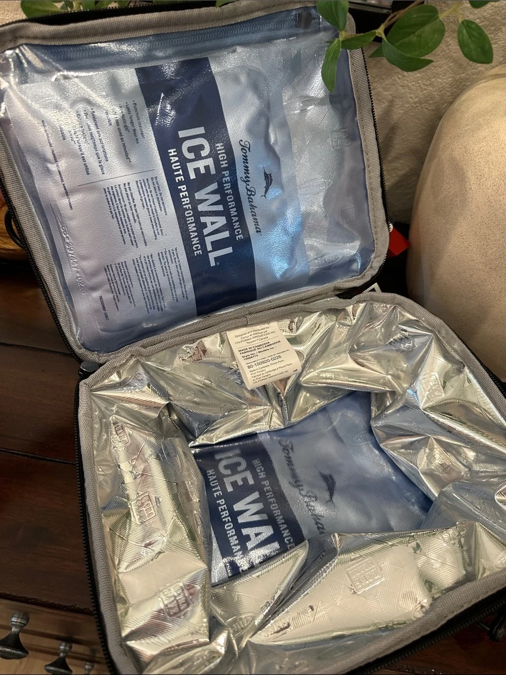 Tommy Bahama Light Blue Insulated Toiletry / Lunch Pack